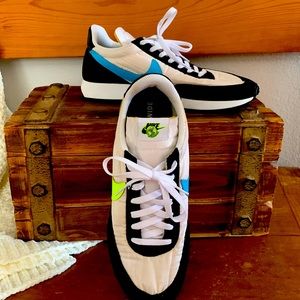 New Nike Old School Mens size 10